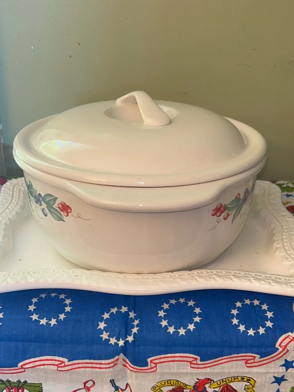 Corelle Coordinates Abundance Pattern Stoneware 2.5 quart Casserole Dish w/ Lid